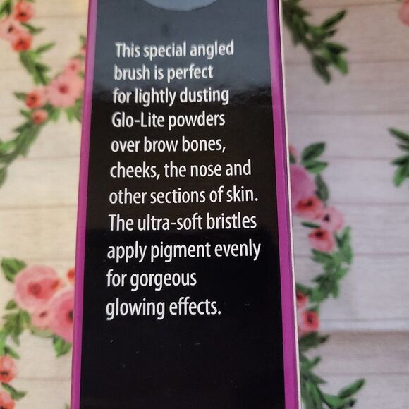 Tattoo Junkie Glo-Lite Powder Brush - Picture 4 of 5